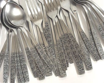 33 Piece Malibu flatware- William Roger’s Oneida MCM Stainless floral ornate
