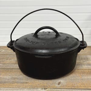 Vintage Griswold No 8 cast iron pot- Mountain Dutch Oven with Tite-top- Vintage cookware- Tite top Dutch oven
