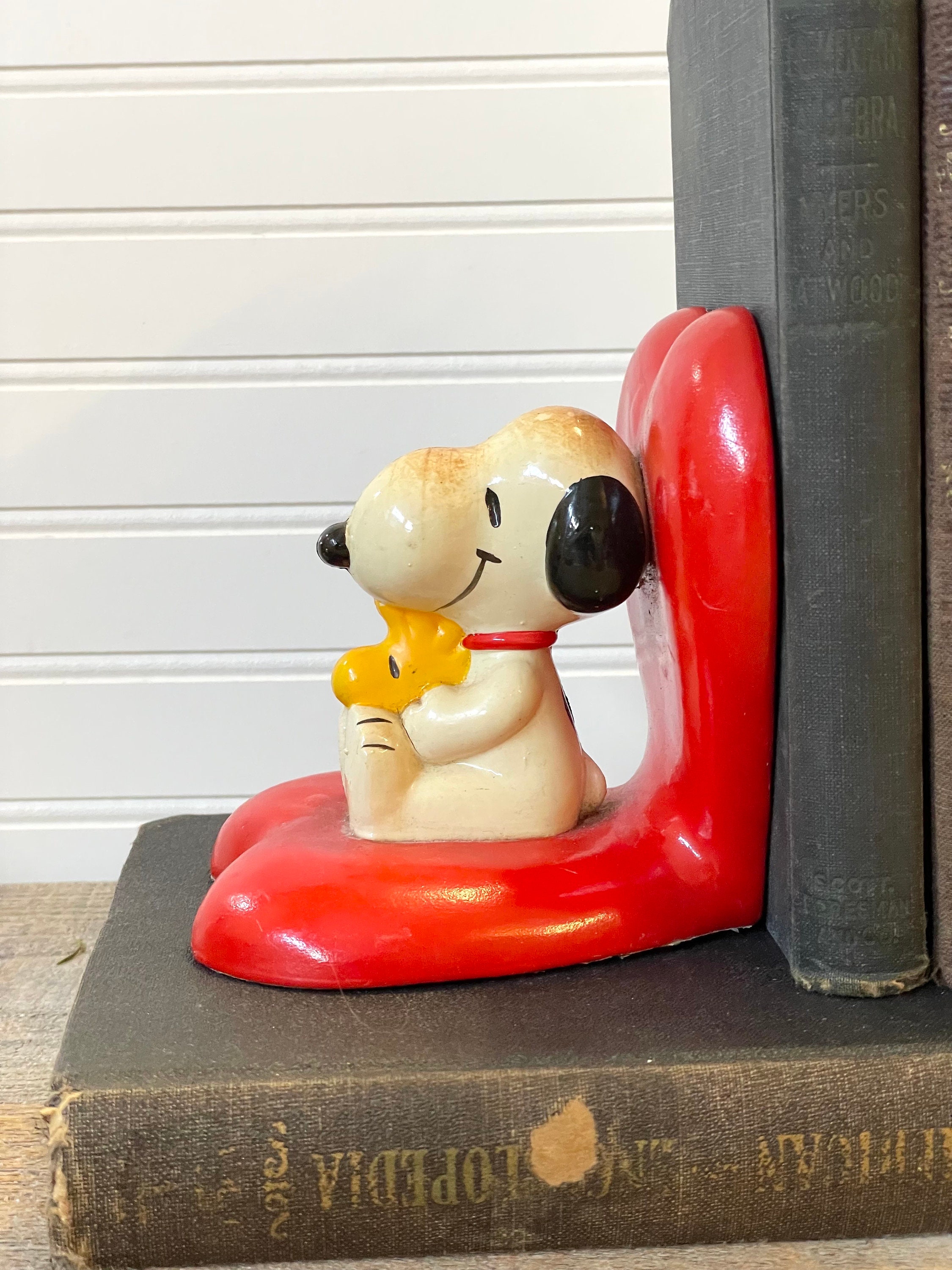 PEANUTS - SNOOPY　ウッドストック　BOOKEND Peanuts Snoopy & Woodstock Wooden Bookend | SNPY ONLY