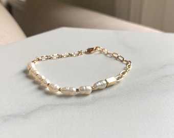 Pearl Chain Bracelet/ Gold plated paperclip chain/ freshwater irregular/ Dainty minimalist neutral jewelry/ bridal jewellery gifts for her