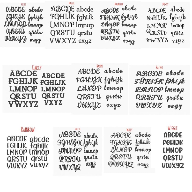 Op de afbeelding: Een verzameling verschillende lettertypen, elk met het alfabet in hoofdletters en kleine letters. De lettertypen vari&euml;ren van klassieke schreefletters tot moderne scripts, met namen als 'Darcy', 'Rainbow' en 'Maggie'. De letters zijn zwart.