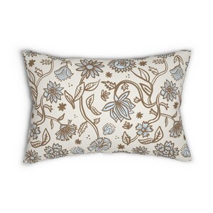 Cuscino lombare, motivo floreale boho, blu, marrone su crema, arredamento per la cameretta dei bambini, cuscino decorativo con fiori, arredamento per la stanza boho, camera da letto neutra