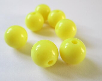 10 yellow 10mm acrylic beads