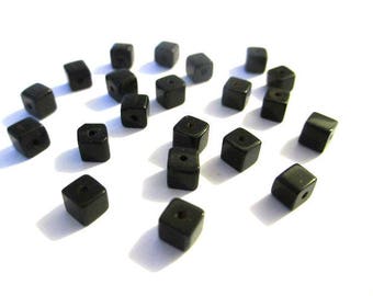 20 square black glass beads 4mm