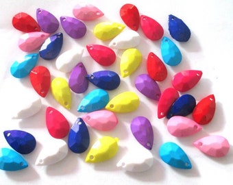 Lots of opaque acrylic faceted drop pendants 20x12x5mm