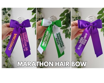 Fiocco per capelli personalizzato con testo personalizzato, qualsiasi nome o messaggio, grande fiocco con nastro e fermaglio a coccodrillo, per ragazze e donne, regalo per la squadra di maratona