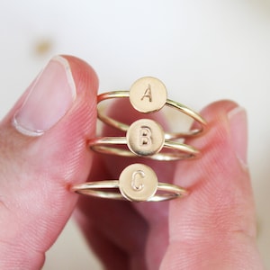 Anillo inicial - Anillo de relleno de oro - Anillo personalizado - Anillo personalizable - Anillo de plata - Anillo personalizable - Anillo apilante - Anillos apilables de oro
