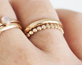 Épais anneau martelé - anneau martelé en or - anneau de bande en or - anneau de bande simple - bague en or simple - bague en or simple - bague remplie d'or