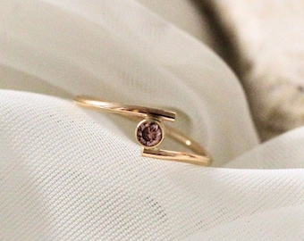 Bague avec pierre de naissance en or doré et argent, bague en or personnalisée, anneau personnalisable, bijoux avec pierre de naissance, cadeau pour maman, bague bio empilable