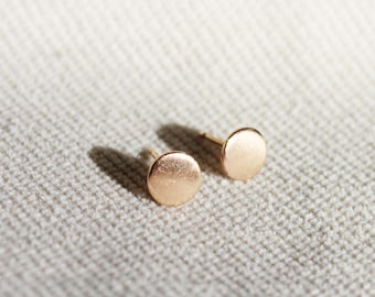 Tiny Dot-stekers - ronde oorknopjes - dot-oorbellen - gold filled stekers - eenvoudige gouden oorbellen - alledaagse oorbellen - cadeau voor haar