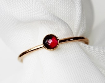 Anillo con piedra de nacimiento de enero, anillo con granate, anillos con piedra de nacimiento, joyas con piedra de nacimiento, anillo con piedra de nacimiento familiar, anillo con piedra de nacimiento pequeño, regalo