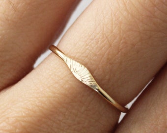 Gold Ring, kleiner Siegelring, Sonne Schmuck, Sunburst Ring, Goldring, kleiner Siegelring, Schmuck für Frau, stapelbar