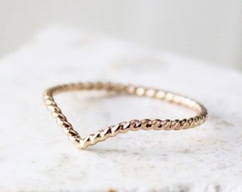 Dünner Twist V Ring, zierliche Gold Chevron Ring, 14k Gold Filled V Ring, Gold Stapelring, Gold V Ring, Dünner Stapel Chevron Ring, Minimalistisch