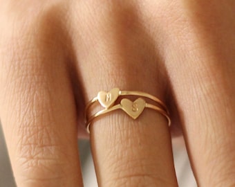 Initiale bague coeur, bague lettre délicate, bague amour, breloque coeur, bague lettre coeur, cadeau pour petite amie, bague de promesse, alliance en or