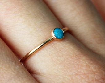 Bague en pierre précieuse turquoise, bague en pierre de naissance de décembre, bagues en pierre de naissance, bijoux en pierre de naissance, bague en pierre de naissance familiale, petite bague en pierre de naissance, cadeau