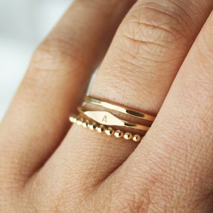 Ensemble de bagues initiales en or, ensemble de bagues en or 14k, ensemble de 3 bagues initiales en or, bague fine remplie d'or, bague initiale minuscule en or