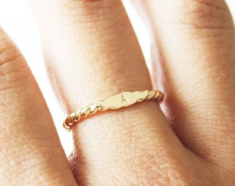 Anillo con inicial torcida, anillo de sello de cuerda pequeña, anillo con letra personalizada, anillo de sello personalizado, anillo de sello de oro de 14 k, anillo de oro relleno de 14 k