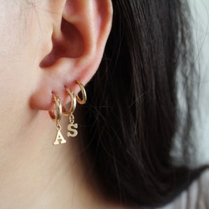 Boucles d’oreilles personnalisées, cerceaux initiaux personnalisés, boucles d’oreilles initiales, bijoux personnalisés, boucles d’oreilles minuscules, boucles d’oreilles initiales personnalisées, boucles d’oreilles à petites lettres