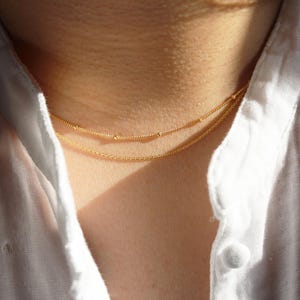 Conjunto de collar delicado: collar relleno de oro de 14 quilates, collar satélite, conjunto de collar de oro, collar de oro en capas, collar de dama de honor, regalo para ella