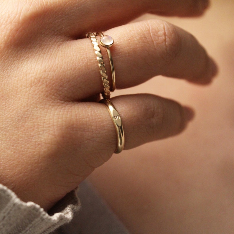 Pinky eerste ring, gepersonaliseerde Signet ring, aangepaste Pinky ring, gouden Signet ring, goud gevulde ring, gepersonaliseerde ring sierlijke eerste ring afbeelding 3