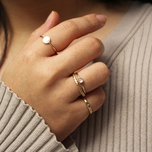 Pinky eerste ring, gepersonaliseerde Signet ring, aangepaste Pinky ring, gouden Signet ring, goud gevulde ring, gepersonaliseerde ring sierlijke eerste ring afbeelding 7