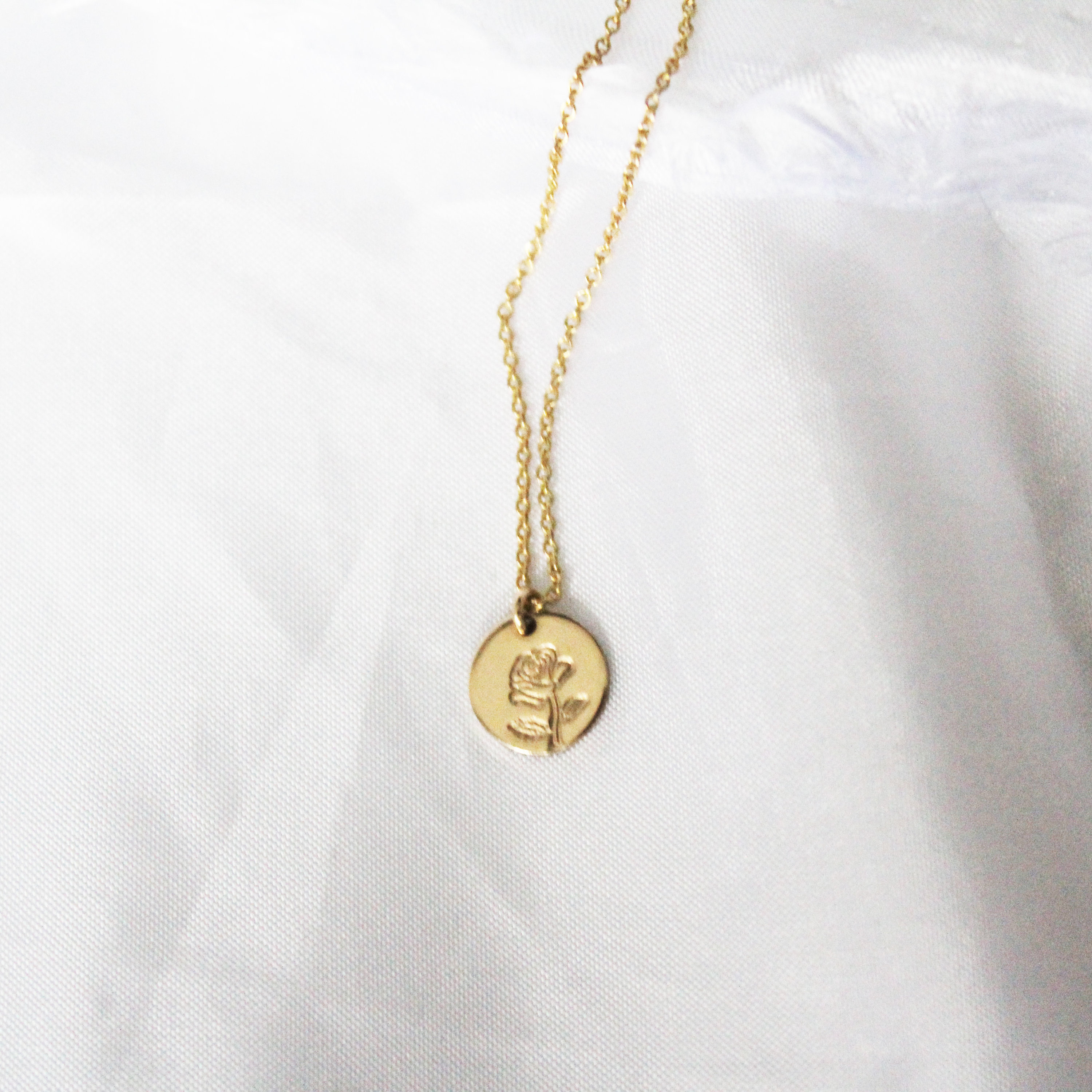 Small Gold Coin Necklace, Dainty Gold Disc Pendant Necklace, Minimalist Layering  Necklaces for Women Great for Everyday 