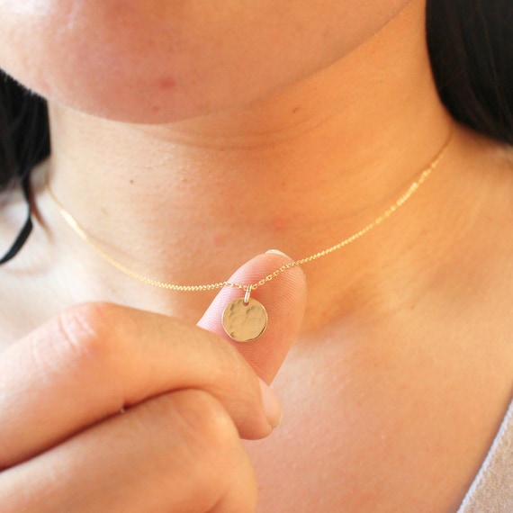 Tiny Hammered Disc Necklace, 14K Gold Filled Necklace, Simple Charm Necklace, Minimalistic Jewelry, Dainty Hammered Pendant Chain Necklace
