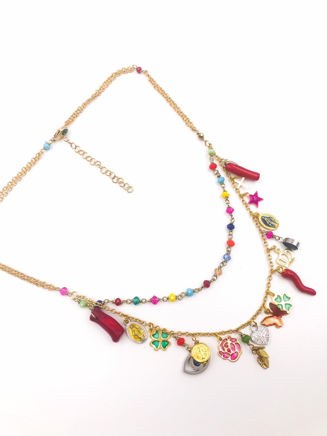 Collana Multifilo Portafortuna Flowers In Acciaio, Con Corno Rosso, Cuori E Stelle, Cristalli Colorati. Elegante Idea Regalo In Scatola Regalo, Lunghezza 36+5cm