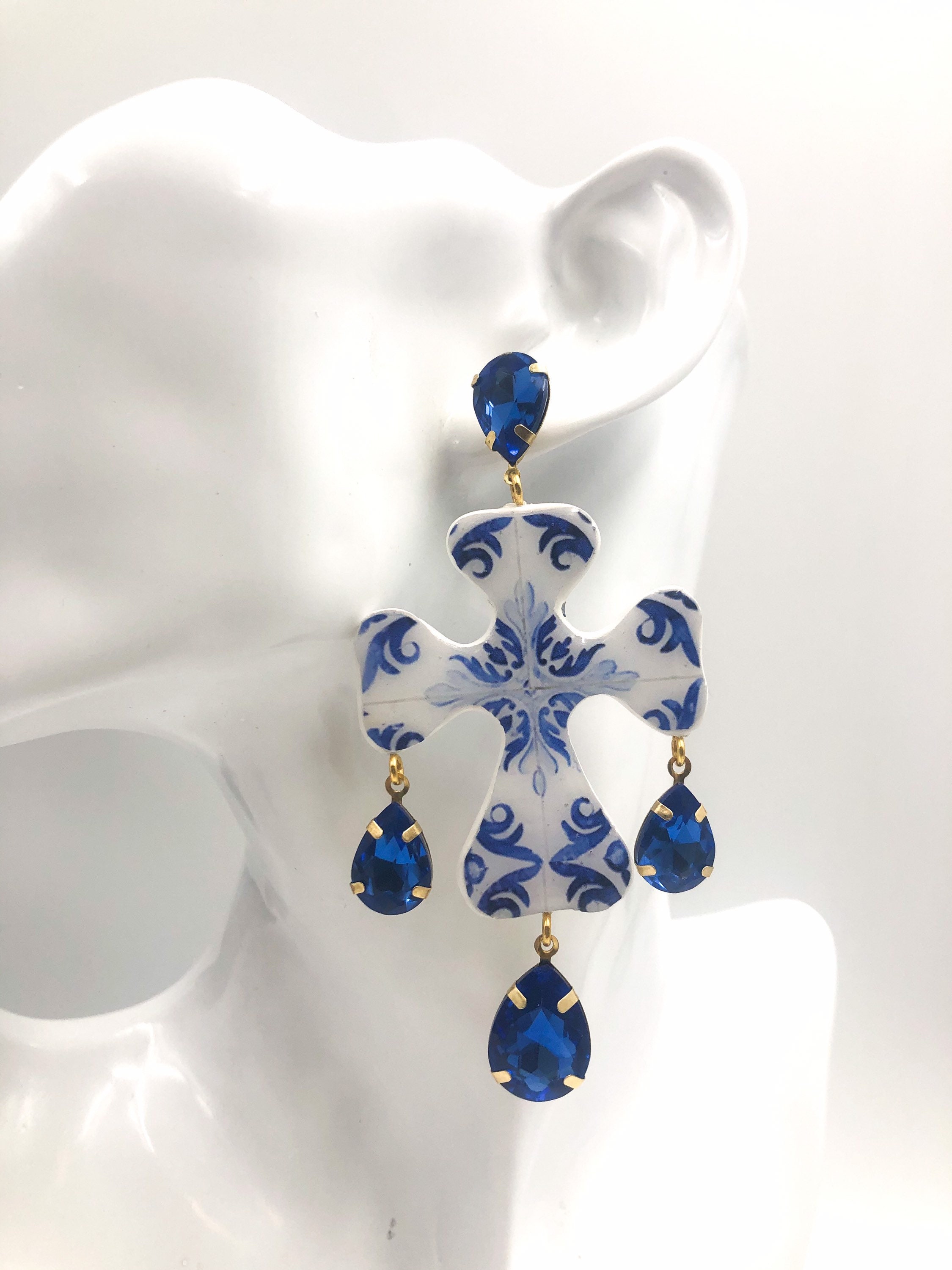 Orecchini a forma di croce in oro bianco 18kt