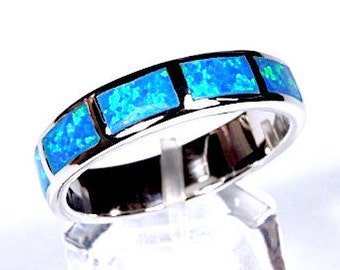 Anillo de eternidad de plata de ley 925 con incrustaciones de ópalo de fuego azul. Tallas del anillo: 6-12.
