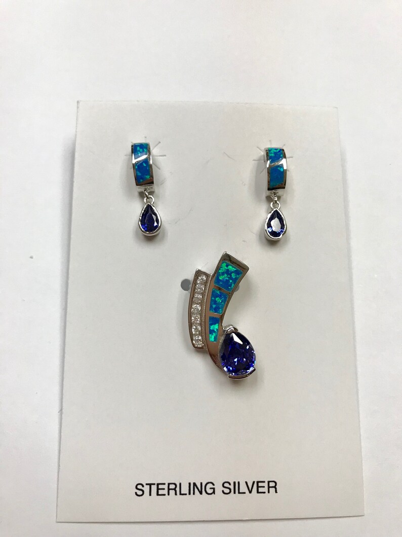 Free 18 Chain Tanzanite Blue Inlay Fire Opal 925 Sterling Silver Pendant /& Earrings Set