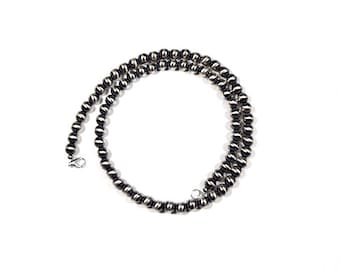 Collar de perlas navajo de 4 mm y plata de ley, hecho a mano, de 40,6 cm de largo.