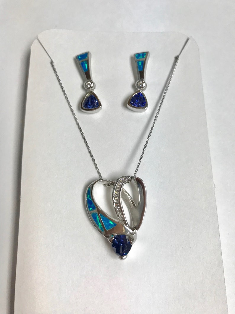 Free 18 Chain 925 Sterling Silver Heart Pendant /& Earrings Set Trillion Tanzanite Blue Inlay Fire Opal