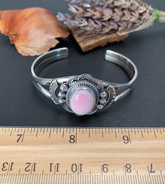 Navajo Handmade Pink Conch Shell Cuff Bracelet. 92