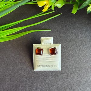Pendientes de botón de plata de ley 925 con ámbar de 6 mm - Hechos en EE. UU.