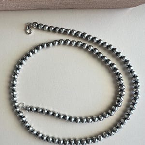 Handgemaakte 6 mm Navajo-parelketting van sterlingzilver met kralen, 24 inch lang