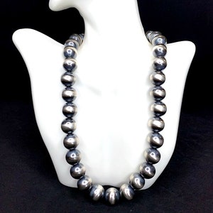 14mm Navajo Pearl Strands – The Howling Coyote