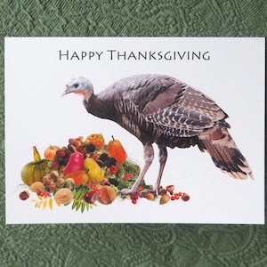 Carte de dinde de joyeux Thanksgiving, dinde avec festin, carte de Thanksgiving végétarienne