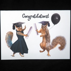Tarjeta de graduación imprimible Grad Squirrels, tarjeta de felicitación de ardilla digital