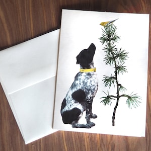 Carte chien et oiseau jaune dans l'arbre, carte Bretagne française