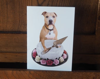 Druckbare Geburtstagskarte Hund, Pit Bull mit Rosenkuchen Digitale Geburtstagskarte