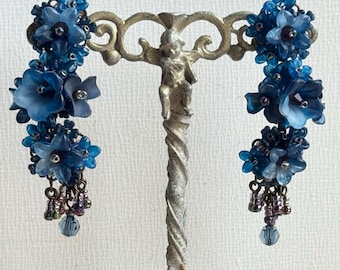 Pendientes colgantes de flores azules de Colleen Toland, hechos a mano, con diseño floral, grandes y románticos, para mujer.