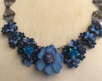 Colleen Toland コーリーン・トランド フラワーモチーフ ネックレス Navy Blue Flower Handbeaded Necklace Designed by Vintage Jewelry
