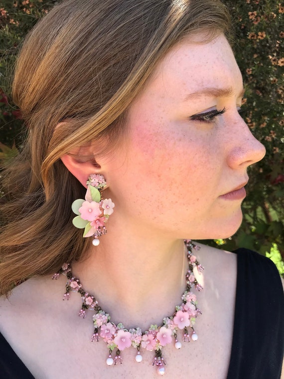 COLLEEN TOLAND Candy Pink Floral Necklace Flowers Beaded Handmade