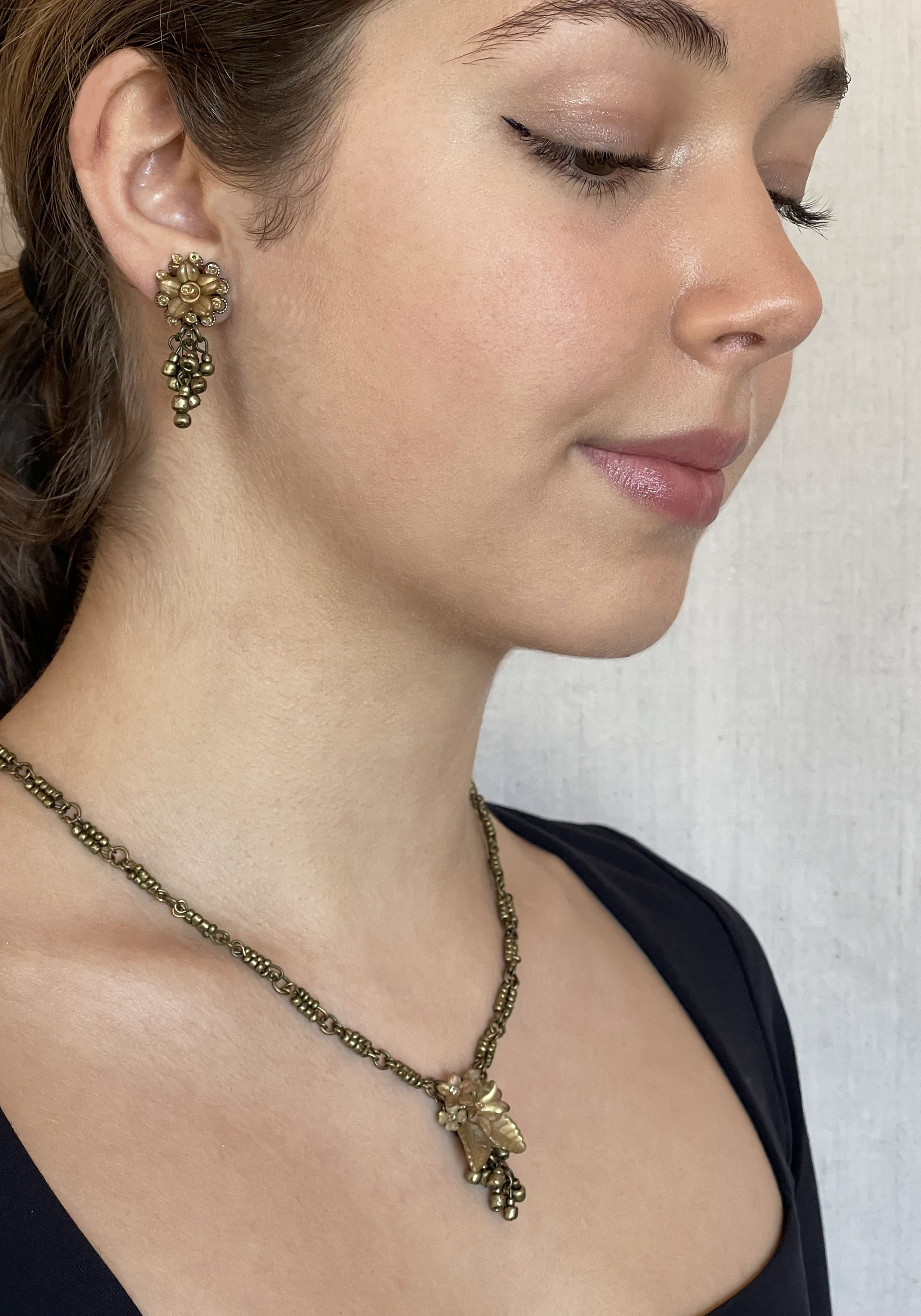 Colleen Toland ヴィンテージ風ゴールドフラワーネックレス 