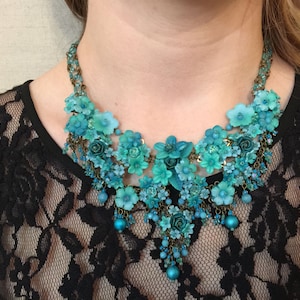 TURQUOISE FLOWER NECKLACE Handbeaded by Vintage Jewelry Designer Colleen Toland