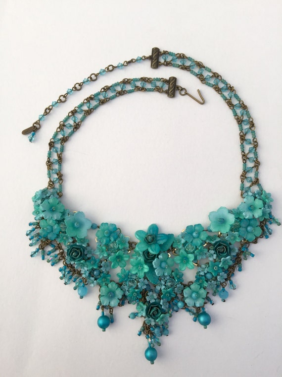 TURQUOISE FLOWER NECKLACE Handbeaded by Vintage Jewelry Designer