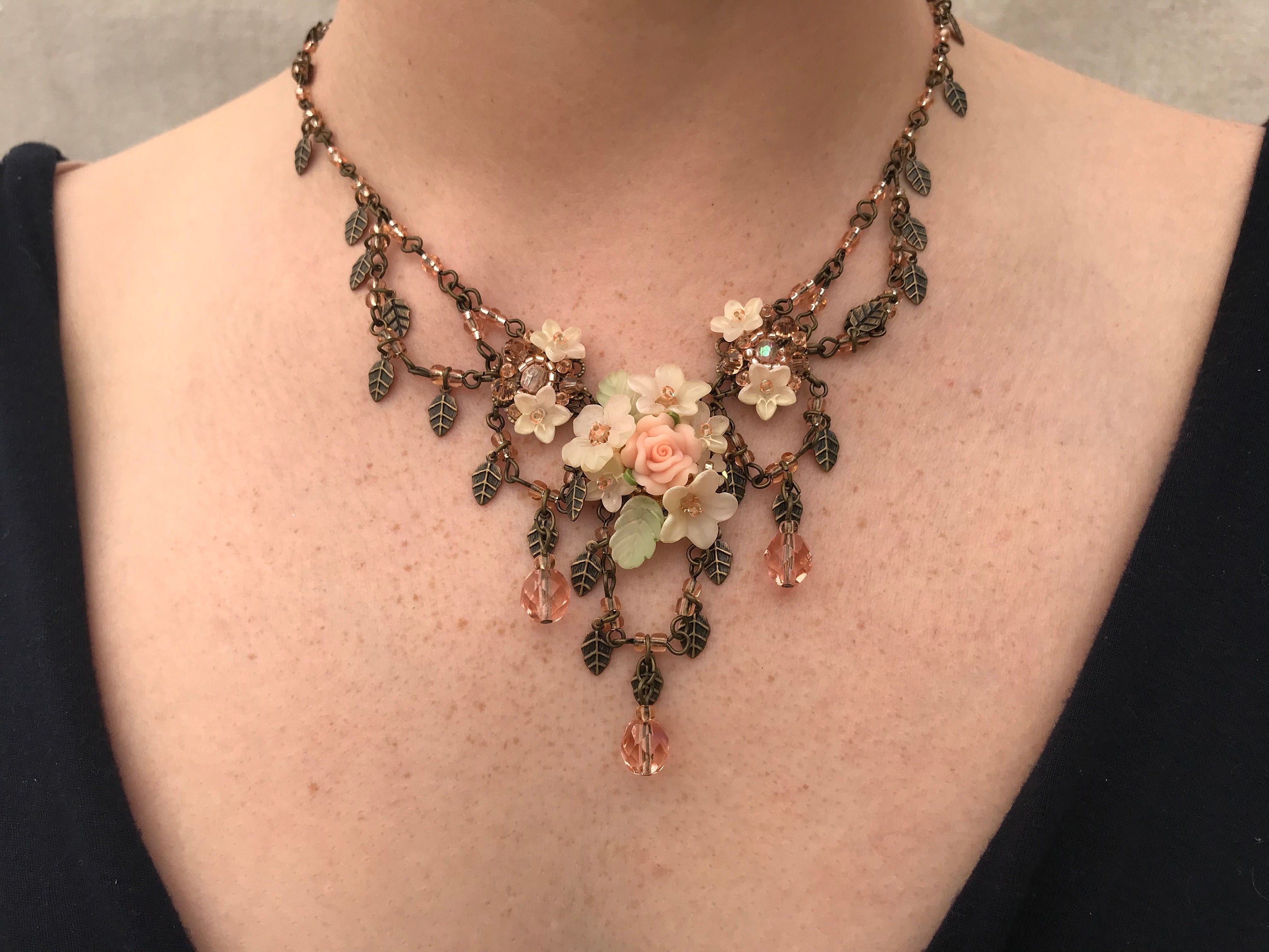 Colleen Toland　コリーン・トーランド 花モチーフ ネックレス ELEGANT FAIRY PINK Handbeaded Necklace by Colleen Toland Handmade