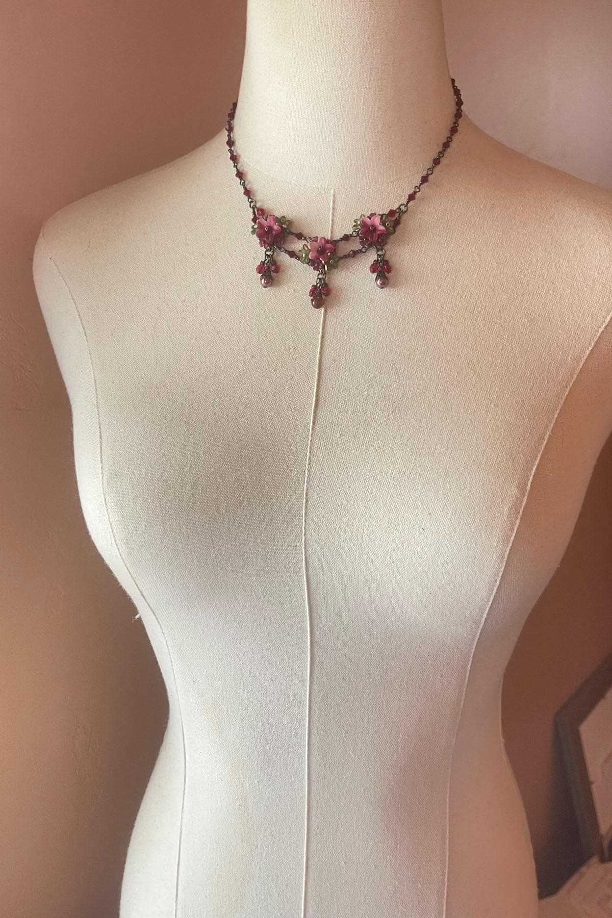 コリーン・トーランド ティーローズ トライフラワー レッドフラワー