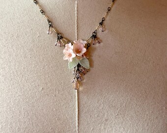 COLLEEN TOLAND Fairy Pink Trumpet Pendant Necklace Beaded Glass